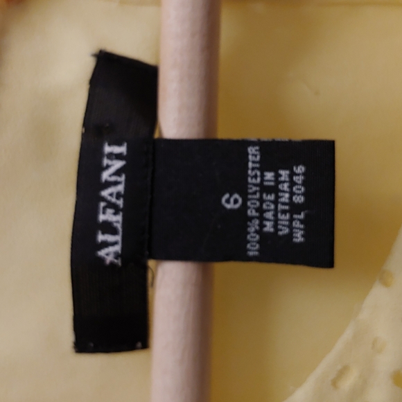 Yellow blouse - Picture 3 of 3